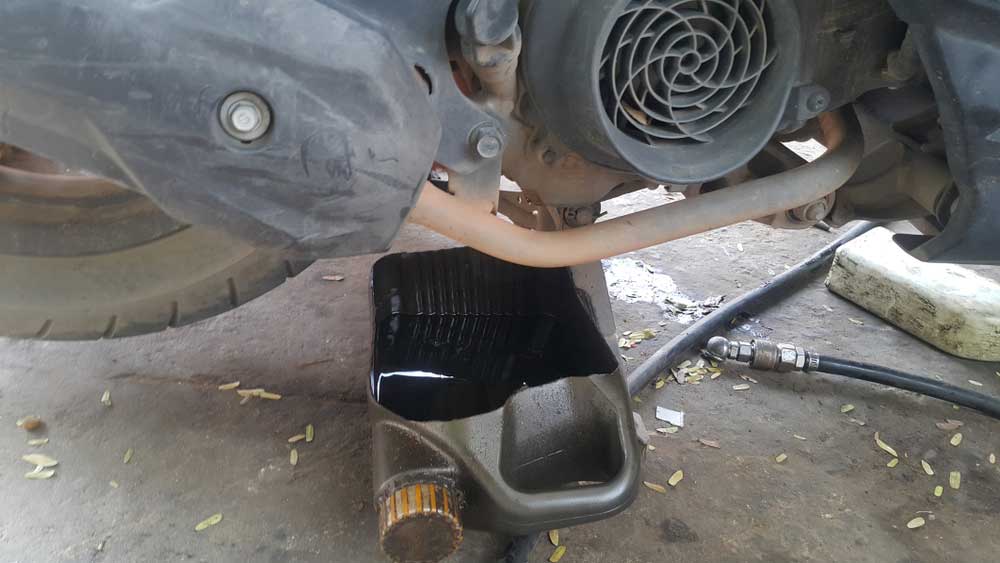 Langkah Mudah Mengganti Oli Motor Sendiri