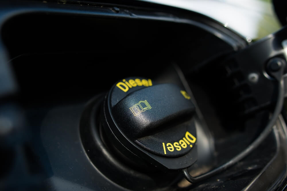 Apa yang Terjadi saat Mobil Bensin Menggunakan Oli Mobil Diesel