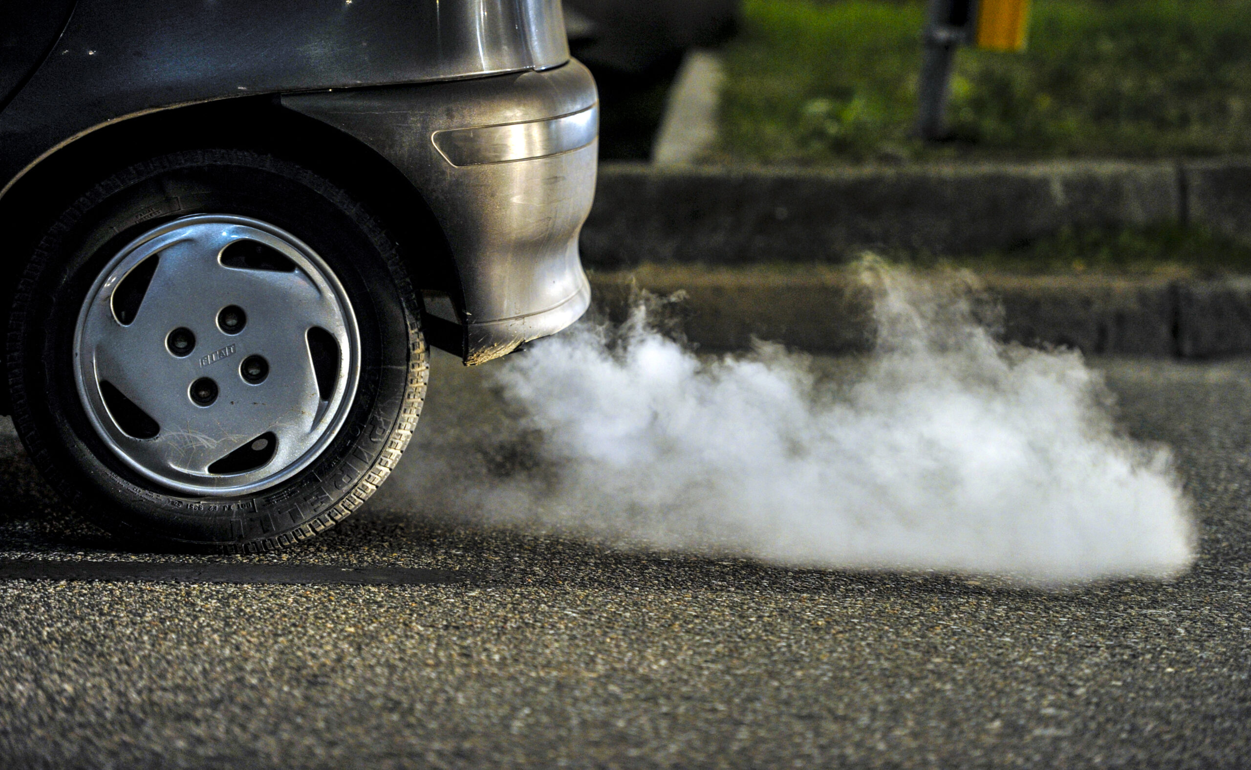 Cara yang Tepat Menjaga Emisi Mobil Kalian Tetap Baik
