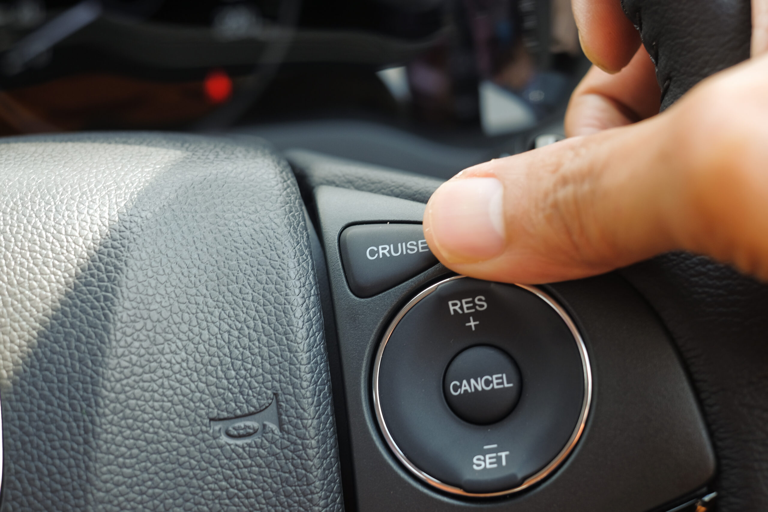 Tips Aman Menggunakan Fitur Cruise Control Pada Mobil