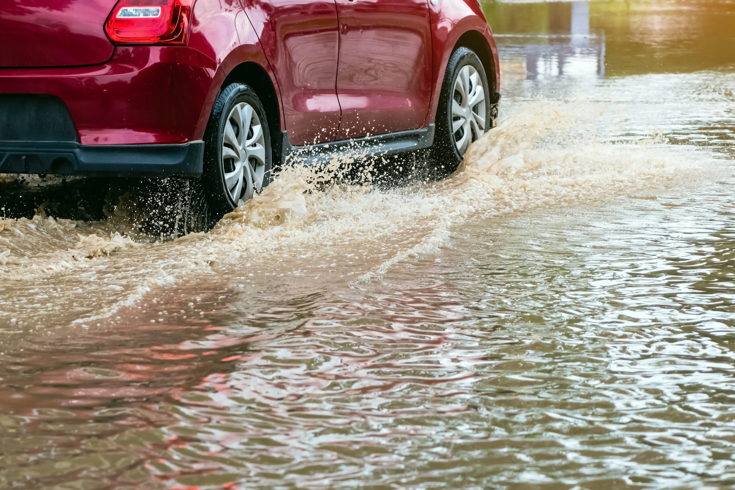 Apa yang Harus Dilakukan setelah Mobil Melibas Banjir?