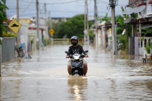 Cara Atasi Motor Mogok setelah Lewati Banjir