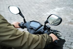 Tips Mengemudi Motor Fokus Saat Puasa