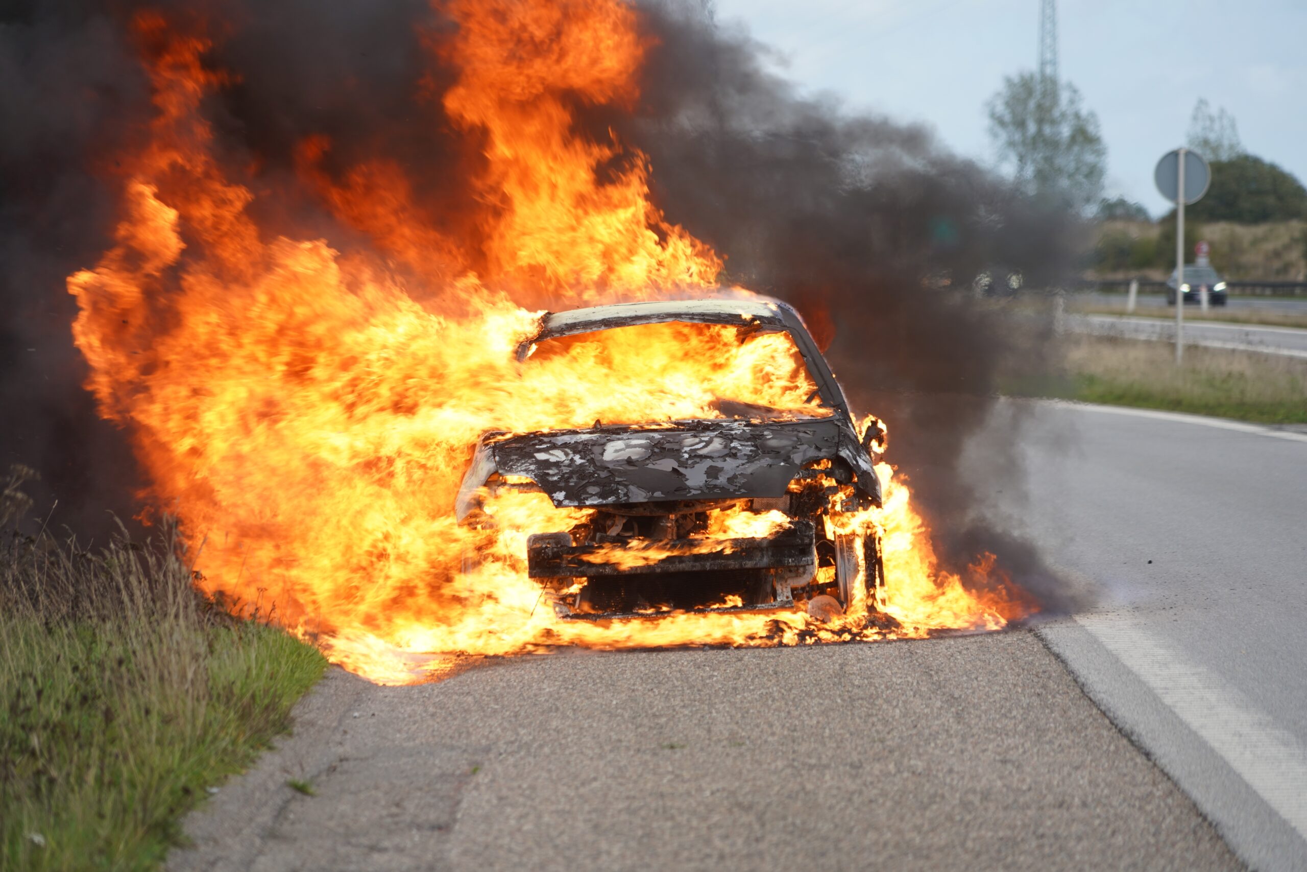 Ini Berbagai Macam Penyebab Mobil Bisa Terbakar