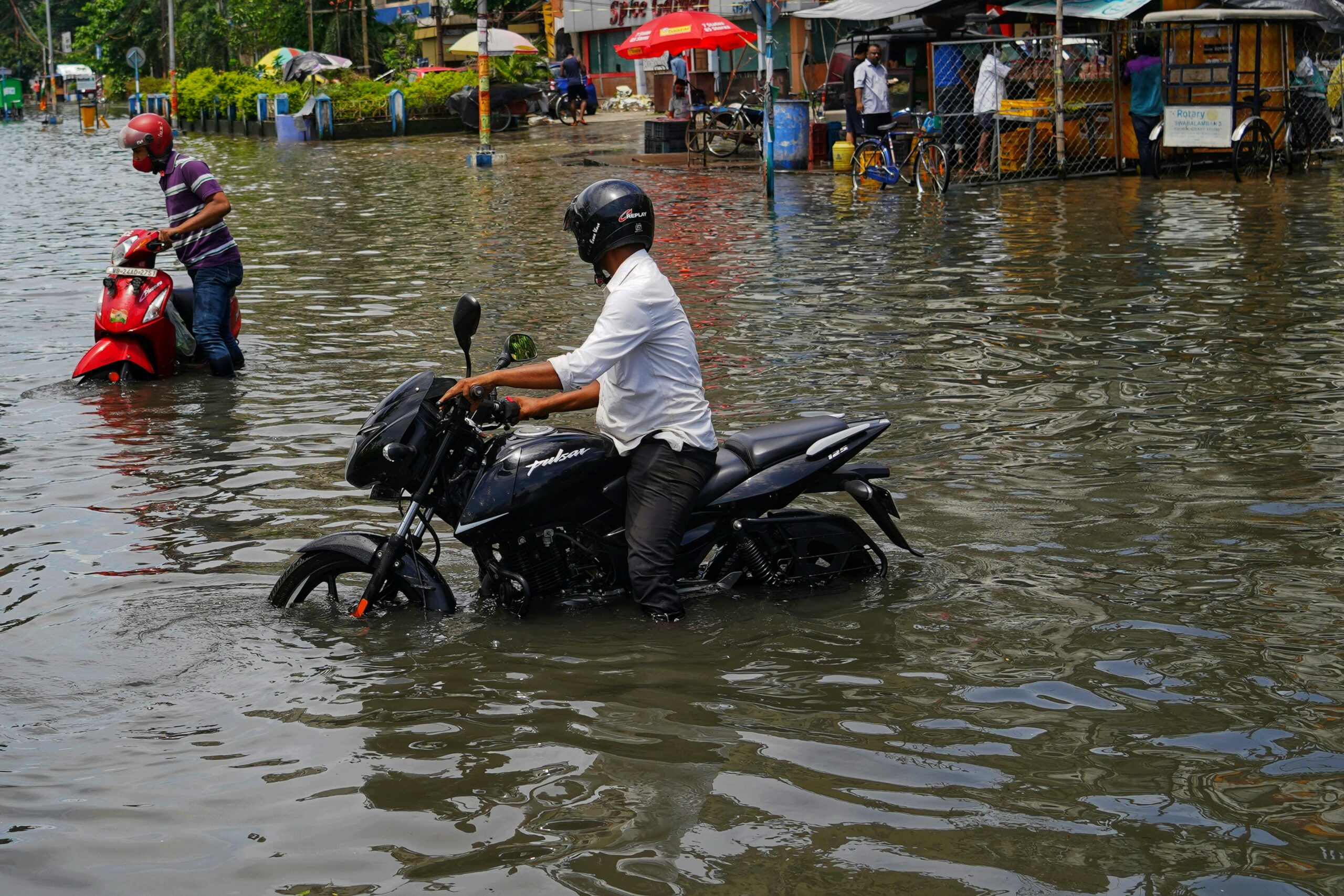 Motor Habis Kena Banjir, Harus Ganti Oli?